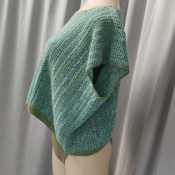 Hand Made Oversized Crop Top - Picture 2 of 6